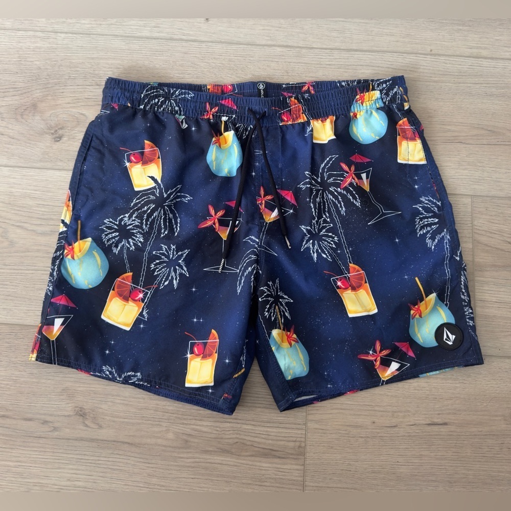 Volcom Navy Cocktail Print Board Shorts🍸🍹🍸🍹